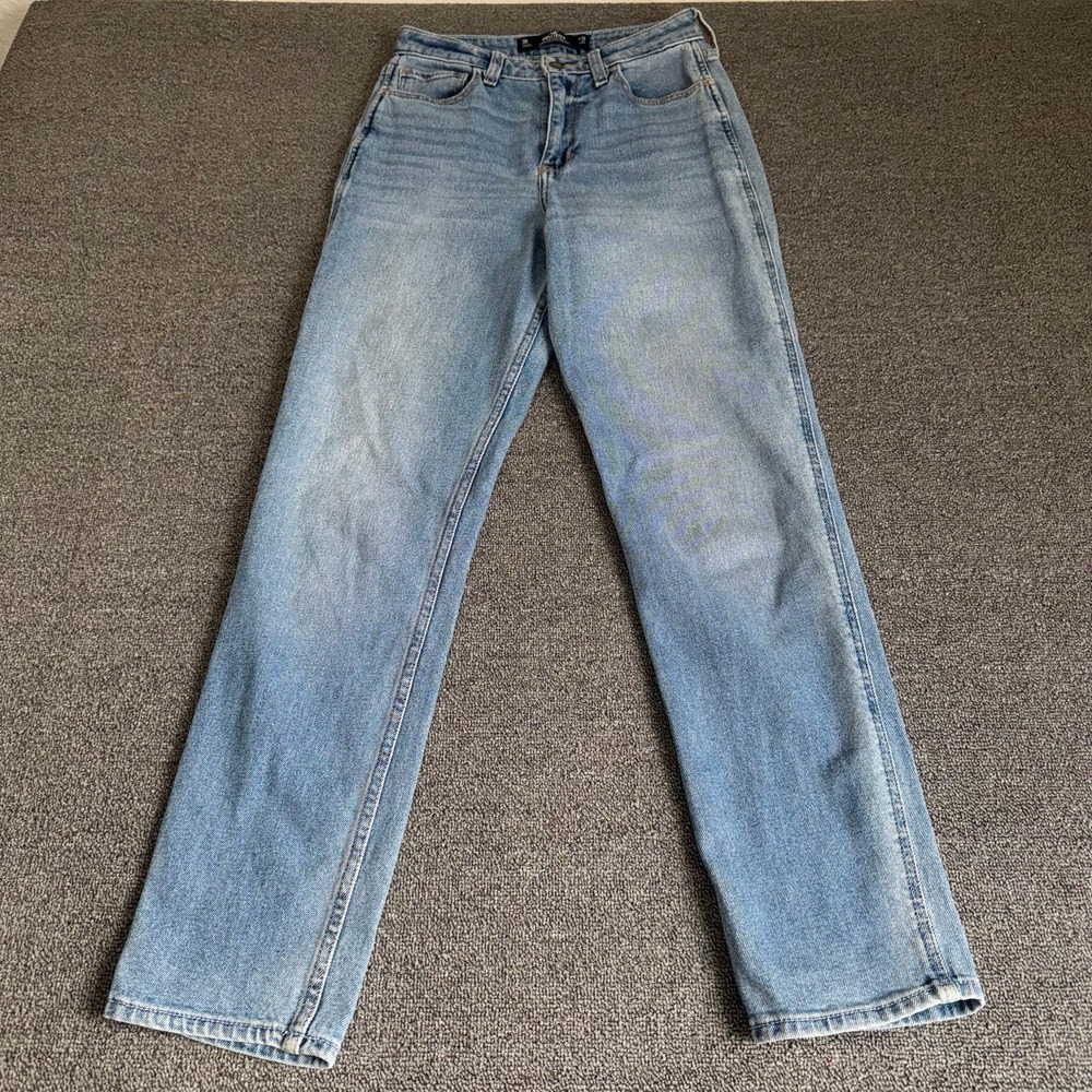 Hollister Co Ultra High-Rise Mom Jean Women's 3R/26 Medium Wash Minimalist‎